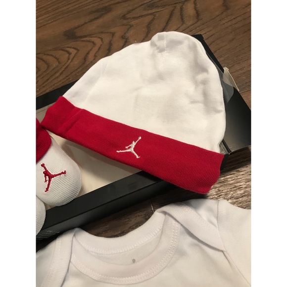 ❌SOLD❌JORDAN BABY 3 PIECE SET SIZE 6-12 MONTHS - Picture 3 of 3